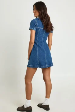 Robe En Jean À Manches Courtes Avec Fermeture Zippée Devant