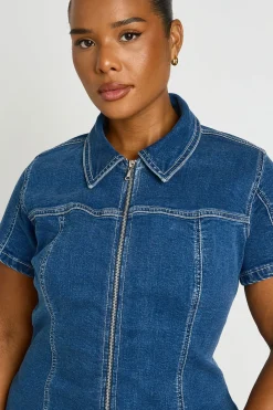 boohoo Robe En Jean À Manches Courtes Avec Fermeture Éclair Devant Grande Taille<Femme Denim|Denim