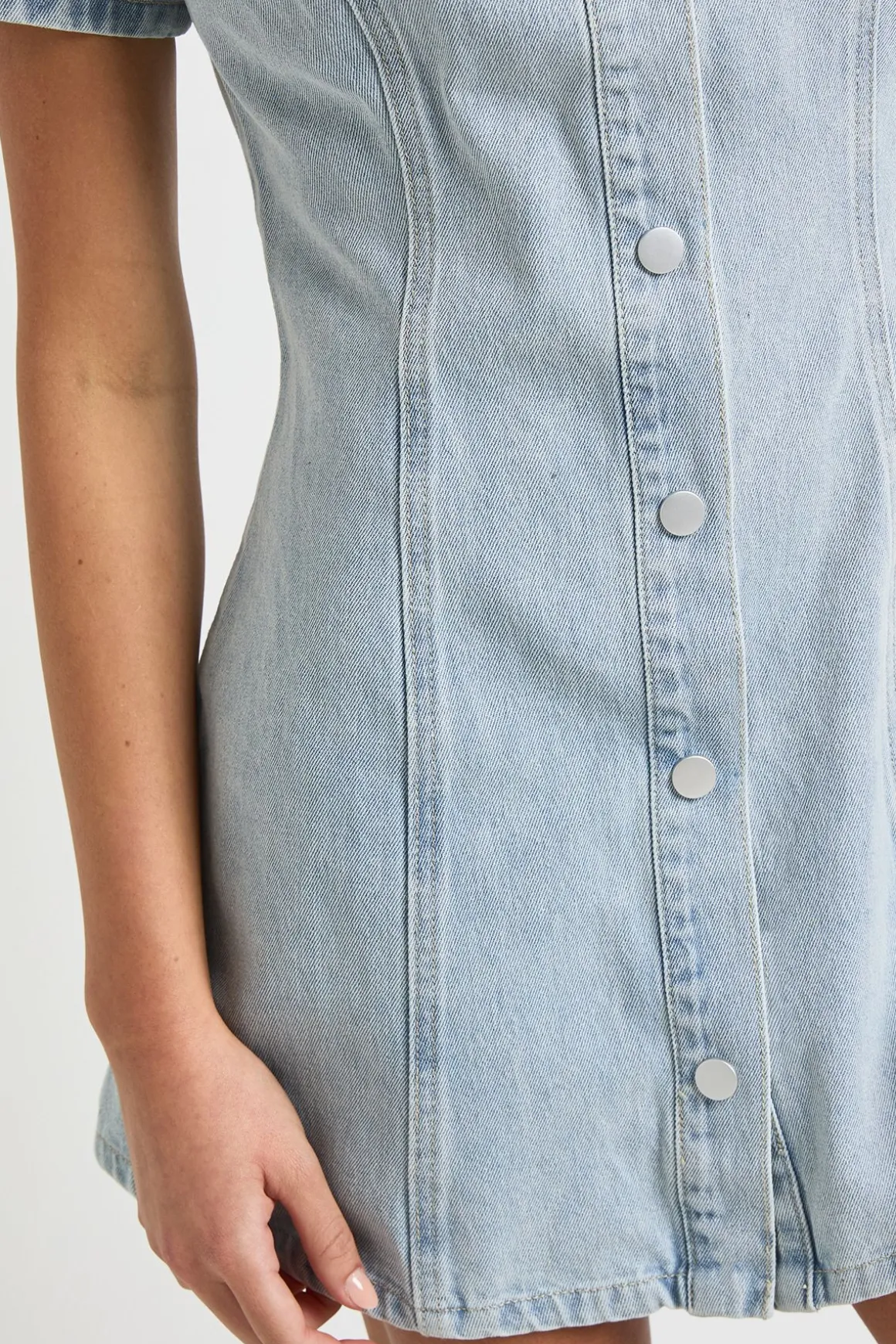 Robe En Jean À Manches Courtes Et Taille Froncée