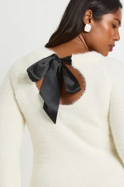 Robe en maille super douce avec détail de nœud à l'arrière