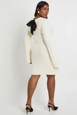 Robe en maille super douce avec détail de nœud à l'arrière