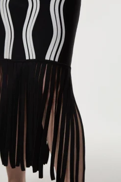 Robe en maille à vagues contrastées avec franges