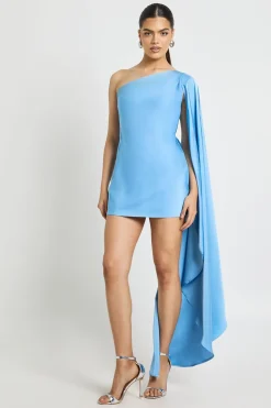 Robe En Satin Asymétrique Avec Manche Cape