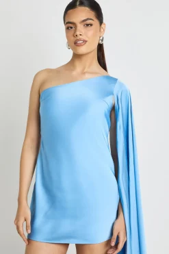 Robe En Satin Asymétrique Avec Manche Cape