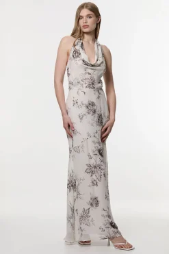 Robe en viscose georgette transparente à imprimé floral esquissé, décolleté en V profond, encolure halter, tissée.