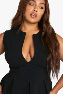 boohoo Robe grande taille à détails corset, décolleté plongeant et ourlet plissé<Femme Robes Corset|Robes Patineuses