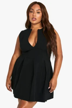 boohoo Robe grande taille à détails corset, décolleté plongeant et ourlet plissé<Femme Robes Corset|Robes Patineuses