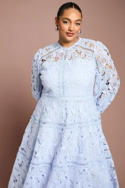 Robe Grande Taille À Manches Longues Avec Empiècements En Dentelle