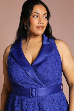 Robe Grande Taille Sans Manches En Dentelle Et Satin Contrasté Longueur Midi