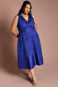 Robe Grande Taille Sans Manches En Dentelle Et Satin Contrasté Longueur Midi