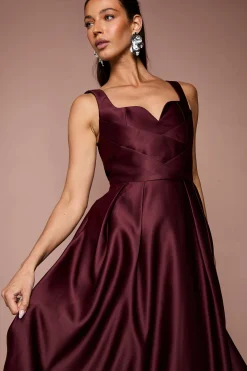 Robe Jupe Ample Corsage Plissé En Satin