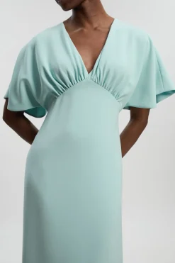 Robe Longue Ajustée À Manches Cascade Fluides