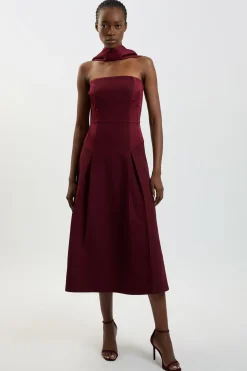 Robe Longue Bardot Ajustée En Crêpe Dos Satiné