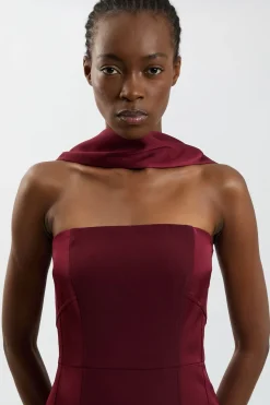 Robe Longue Bardot Ajustée En Crêpe Dos Satiné