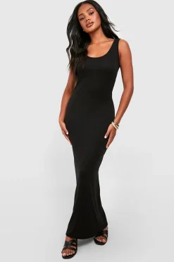 boohoo Robe Longue Basique À Encolure Dégagée Petite<Femme Basiques|Robes