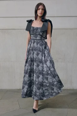 Robe Longue À Bretelles En Coton Et Soie Tissé Motif Géométrique Monochrome