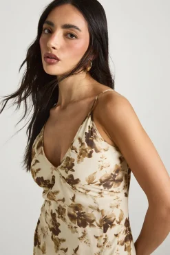 boohoo Robe Longue À Bretelles En Mousseline À Volants Et Motif Floral Tonal<Femme Robes|Robe Invitée Mariage