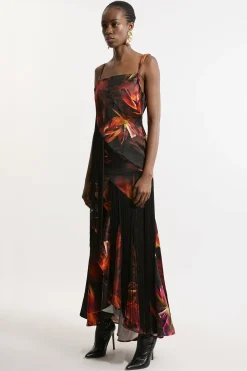 Robe Longue À Bretelles En Satin Lourd Tissé À Imprimé Floral Avec Panneaux À Franges