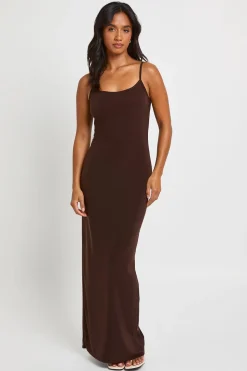 Robe Longue À Bretelles Fines Et Encolure Dégagée Petite