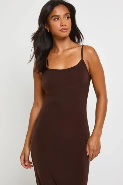 Robe Longue À Bretelles Fines Et Encolure Dégagée Petite