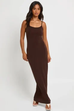 Robe Longue À Bretelles Fines Et Encolure Dégagée Petite
