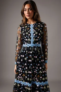 Robe Longue Brodée à Motifs Floraux