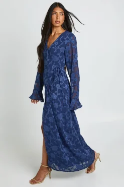 boohoo Robe Longue Cache-cœur À Volants Et Motif Floral Dévoré Pour Grandes Tailles<Femme Robes À Manches Longues|Robes
