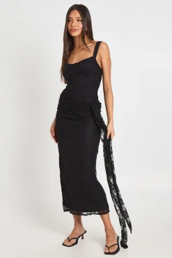 boohoo Robe Longue Caraco À Détail Taille Nouée En Dentelle<Femme Robes Moulantes|Satin Et Dentelle