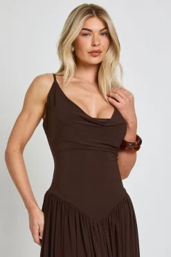 boohoo Robe Longue Caraco En Tissu Fluide Avec Taille Froncée<Femme Looks Chocolat|Robes