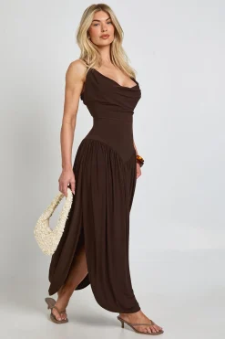 boohoo Robe Longue Caraco En Tissu Fluide Avec Taille Froncée<Femme Looks Chocolat|Robes