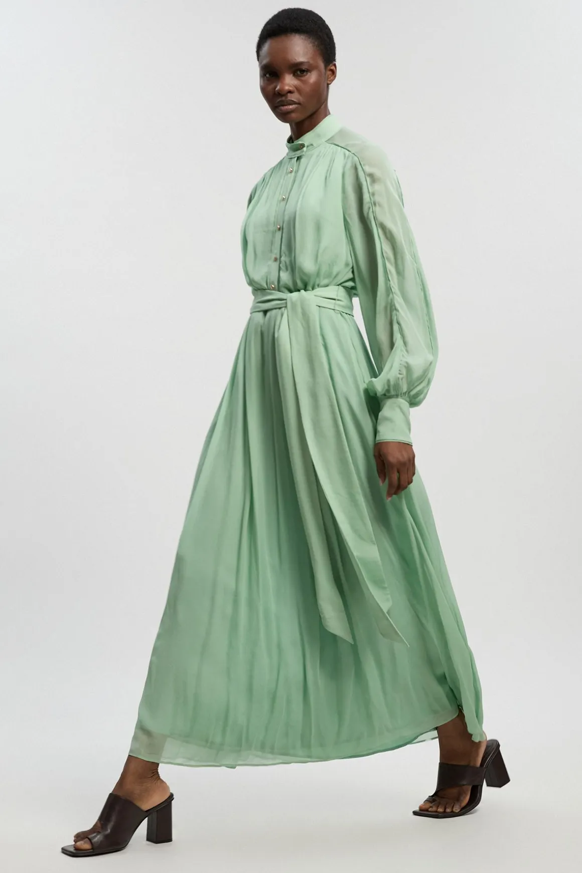 Robe Longue Ceinturée En Georgette De Viscose Tissée