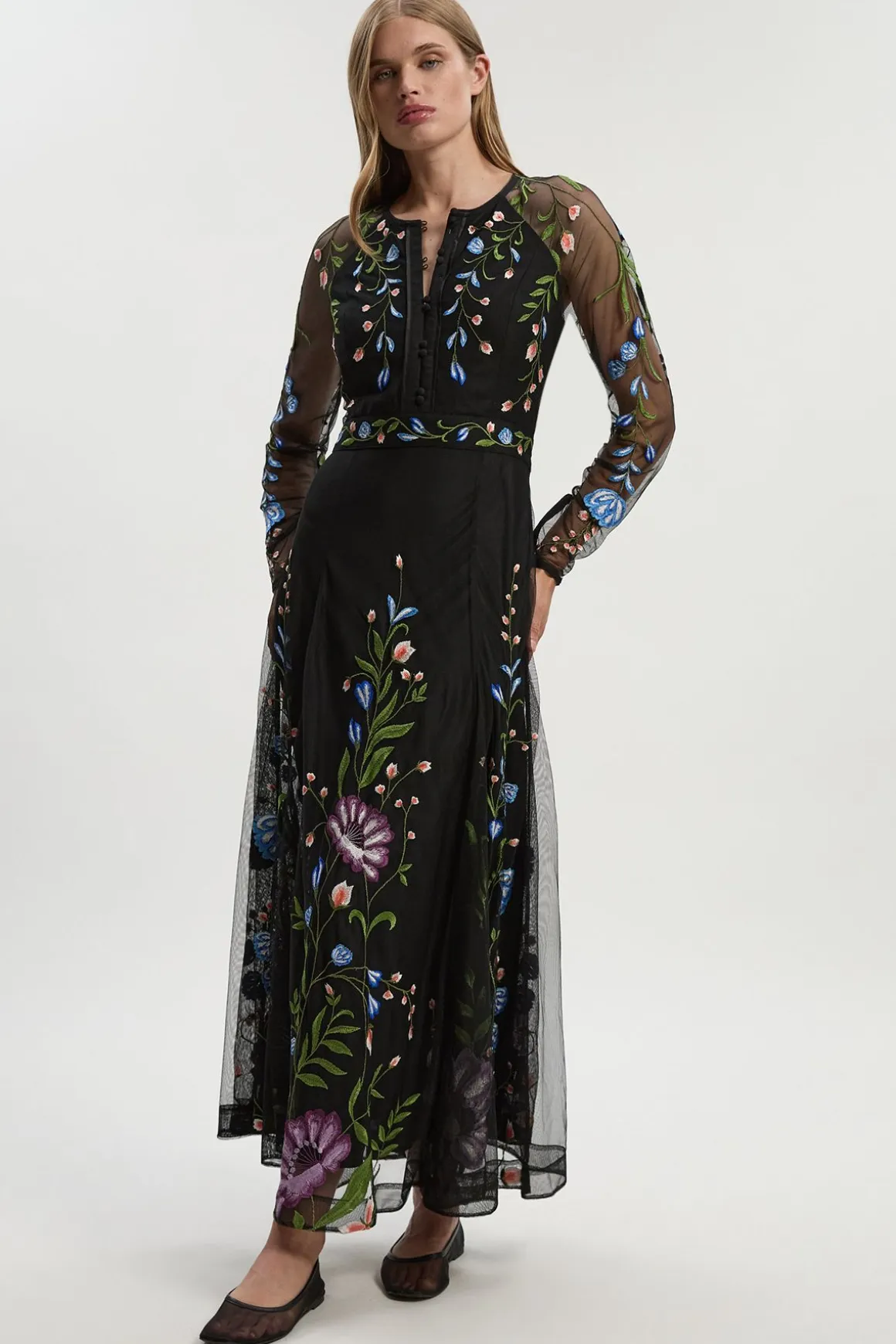 Robe Longue Ceinturée en Maille Tissée avec Broderies Florales Placées