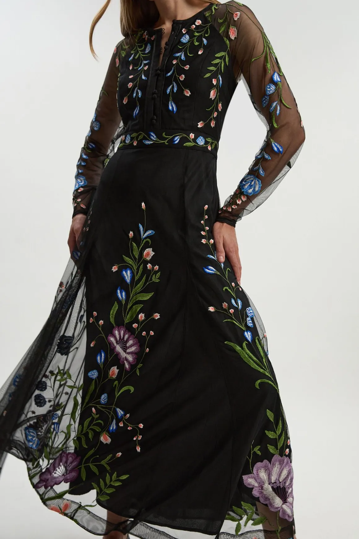 Robe Longue Ceinturée en Maille Tissée avec Broderies Florales Placées