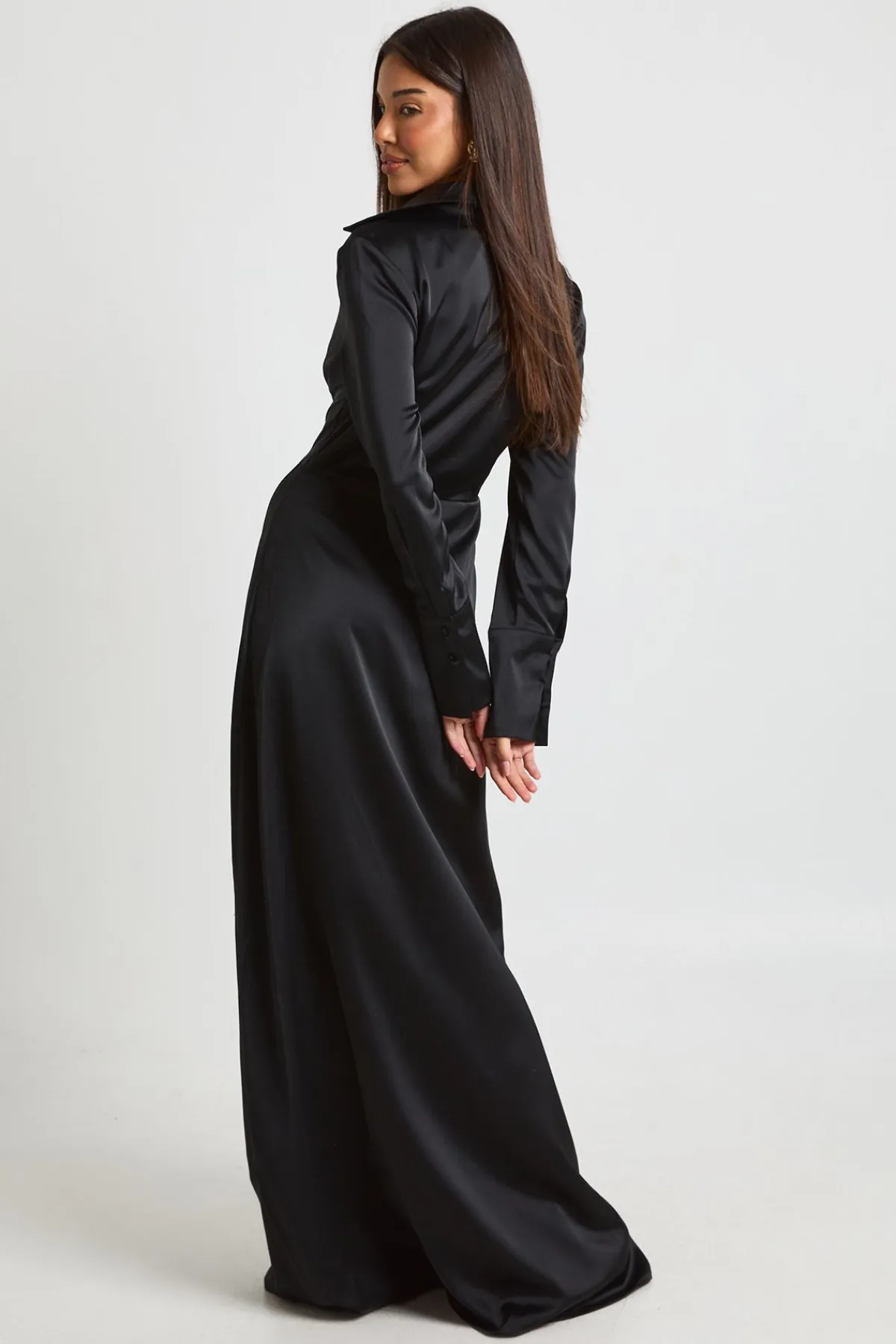 boohoo Robe Longue Chemise en Satin à Manches Longues avec Taille Drapée<Femme Satin Et Dentelle|Robes À Manches Longues
