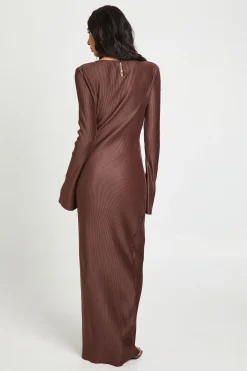 boohoo Robe Longue Colonne à Manches Évasées en Plissé Tall<Femme Looks Chocolat|Robes À Manches Longues