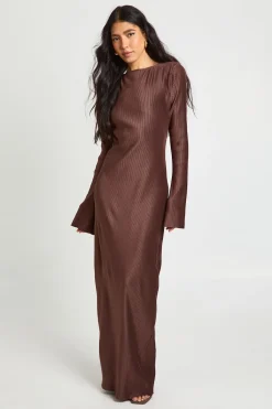boohoo Robe Longue Colonne à Manches Évasées en Plissé Tall<Femme Looks Chocolat|Robes À Manches Longues