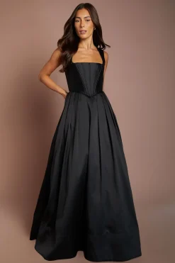 Robe Longue À Corsage Corseté Et Jupe Ample