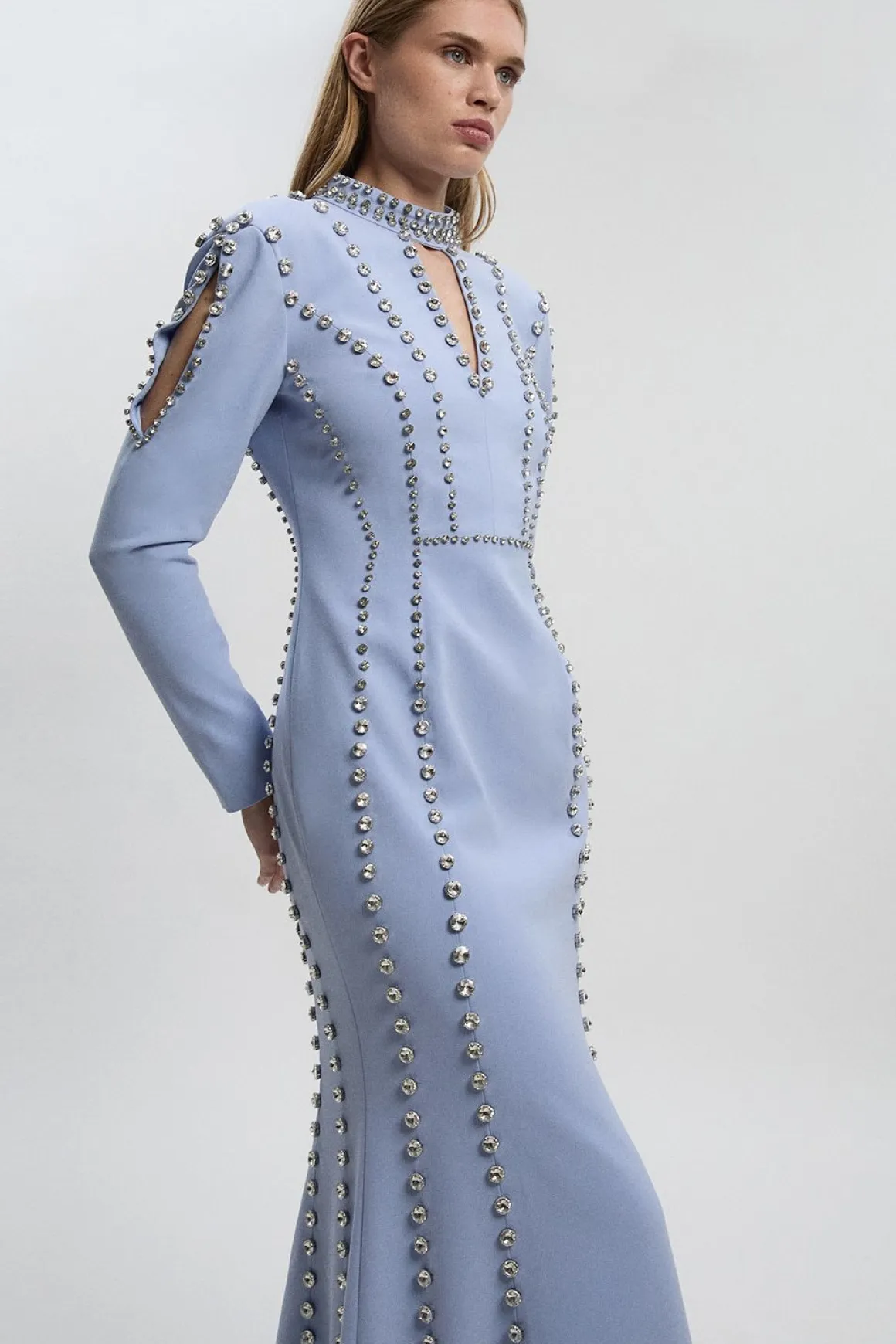 Robe Longue Décolletée Tissée Ornée de Cristaux Petite Taille