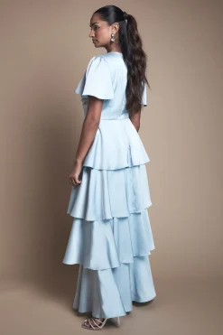 Robe Longue De Demoiselle D'honneur En Satin À Étages Avec Devant Torsadé
