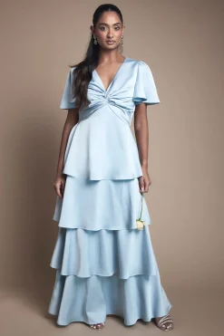 Robe Longue De Demoiselle D'honneur En Satin À Étages Avec Devant Torsadé