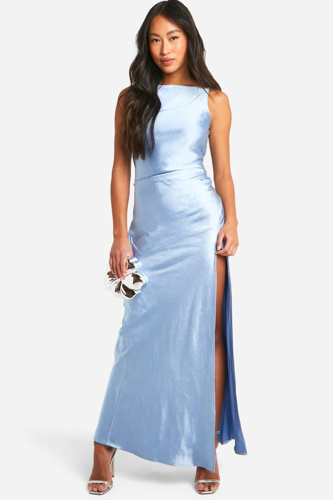Robe longue de demoiselle d'honneur en satin avec décolleté échancré