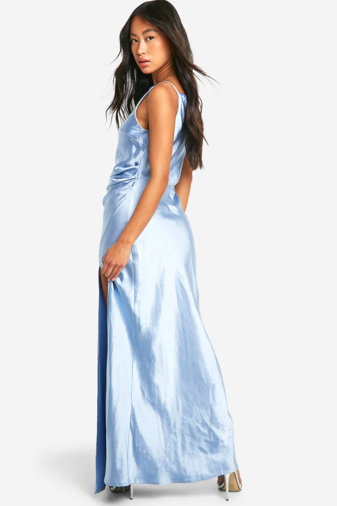 Robe longue de demoiselle d'honneur en satin avec décolleté échancré