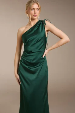 Robe Longue De Demoiselle D'honneur En Satin Émeraude À Une Épaule Avec Détail Froncé Sur Le Côté
