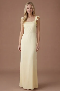 Robe Longue De Demoiselle D'honneur En Satin Jaune Beurre À Encolure Carrée À Volants