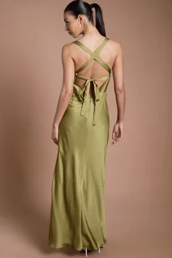 Robe Longue De Demoiselle D'honneur En Satin Olive Avec Bretelles Croisées Et Dos Noué