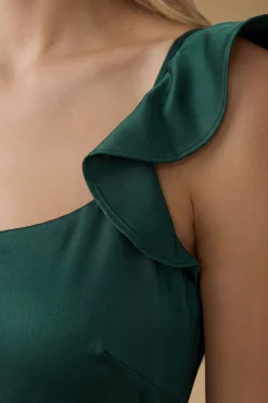 Robe Longue De Demoiselle D'honneur En Satin Émeraude À Encolure Carrée Et Volants