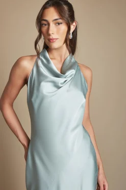Robe Longue De Demoiselle D'honneur En Satin Vert Sauge Col Bénitier Dos Nu