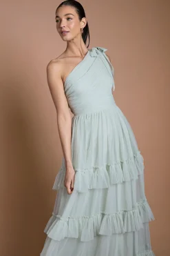 Robe Longue De Demoiselle D'honneur Sage À Une Épaule En Mesh Plissé À Volants Étagés