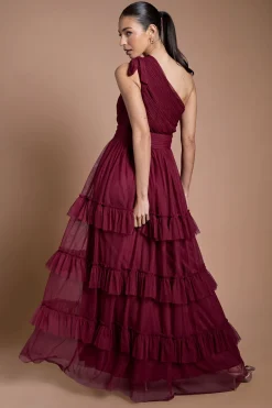 Robe Longue De Demoiselle D'honneur Bordeaux En Mesh Plissé À Une Épaule Avec Volants Étagés