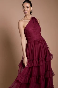 Robe Longue De Demoiselle D'honneur Bordeaux En Mesh Plissé À Une Épaule Avec Volants Étagés